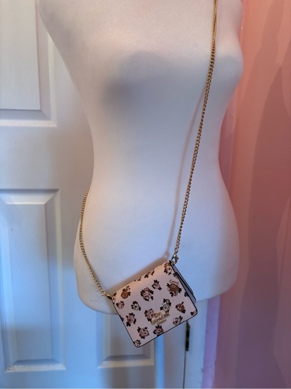 Coach Blush Pink Floral Card Case with Gold Chain - Picture 5 of 5